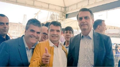 Bolsonaro y el diputado argentino Olmedo: dos ultraderechistas se saludan