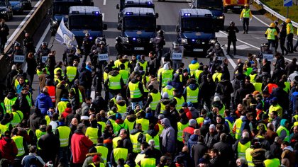 Taxistas de Barcelona amenazan con cerrar la frontera con Francia con ayuda de los chalecos amarillos 