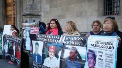 CDMX: Familiares de desaparecidos protestan en Palacio Nacional 