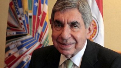 Denuncian por violación a Oscar Arias, Premio Nobel de la Paz y expresidente de Costa Rica 