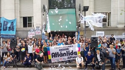 Trabajadores de Editorial Atlántida resisten los despidos