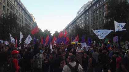 Cientos de personas se manifiestaron contra Bolsonaro y Prosur en Paseo Bulnes