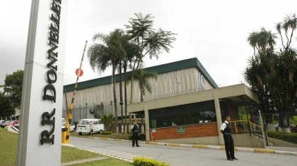 Como en Argentina, Donnelley Brasil anuncia cierre con carteles en la puerta de sus fábricas