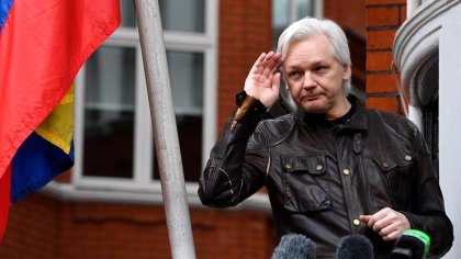 Detuvieron a Assange en la embajada de Ecuador en Londres