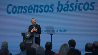 Pacto del ajuste: el Gobierno quiere incluir a la oposición, la Iglesia, los empresarios y la CGT