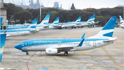 En reclamo por condiciones de trabajo suspenden vuelos en Aerolíneas Argentinas