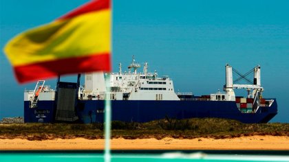 El Gobierno de Sánchez permite una vez más que un barco saudí cargue armas en Santander