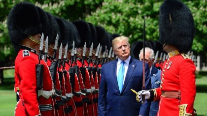 Con insultos al alcalde de Londres y opiniones sobre el Brexit, Trump llegó al Reino Unido