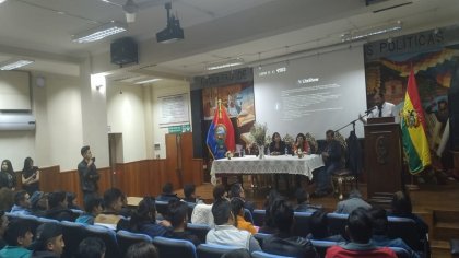 Foro-debate sobre Venezuela en la carrera de Derecho de la UMSA