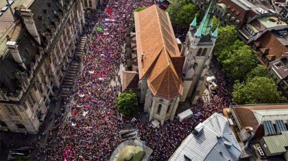 Enorme huelga de mujeres en Suiza por los derechos de todas