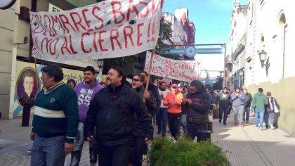 Trabajadores del ingenio Santa Bárbara reclamaron en el centro por sus puestos de trabajo