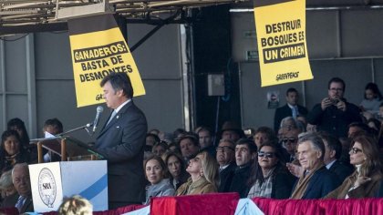 Bullrich denunció a Greenpeace por colocar carteles en La Rural contra los desmontes