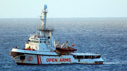 El barco de Open Arms en aguas italianas tras romper la prohibición del ministro Salvini