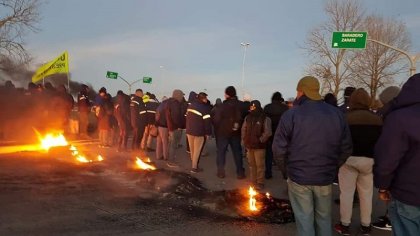 Zárate: cortaron el acceso a Atucha contra el despido de más de 80 contratados