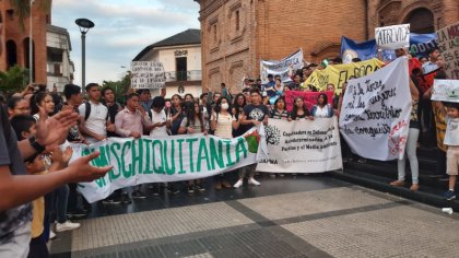 Marcha de la UAGRM contra los incendios en la Chiquitanía rechaza la presencia de la Unión Juvenil Cruceñista