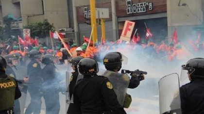 Gobierno reprime violentamente la huelga nacional de los trabajadores mineros de Perú