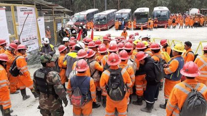 Luego de represión suspenden huelga minera en Perú