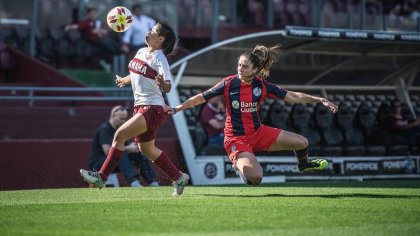 Doblete de Macarena Sánchez en San Lorenzo y goleada de Boca en el primer superclásico profesional