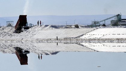 Diputados aprueban proyecto que declara de interés nacional el litio sin tocar negocio de SQM