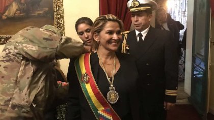 Añez en una maniobra golpista se proclama presidenta de Bolivia