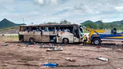 Accidente carretero en Oaxaca deja dos jornaleros muertos y decenas de lesionados