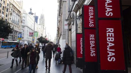 Las ‘rebajas' de enero se adelantan en Madrid con los recortes de Almeida