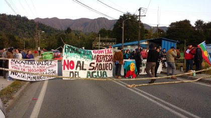 Carretera Austral: vecinos cortan ruta para detener Hidroeléctrica en Hornopiren