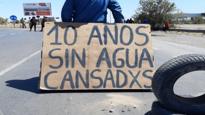 Vecinos del Parque Industrial Neuquén cortan la ruta 7 por acceso al agua