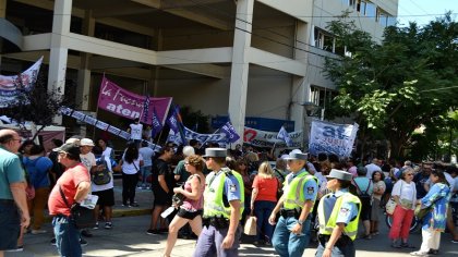  Docentes y estatales se movilizaron contra la reforma del Instituto de Seguridad Social del Neuquén 