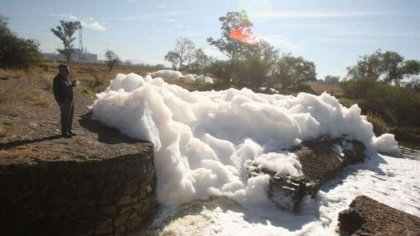 Las empresas envenenan y el Gobierno encubre: el río más contaminado de México