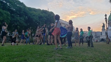 “Un violador en tu camino”: intervención en Lengua de Señas frente al Congreso