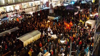 “¡Nazis, fuera!”: masivas marchas en Alemania contra el atentado de ultraderecha