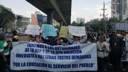 Estudiantes, docentes y trabajadores de la UPN bloquean periférico Sur