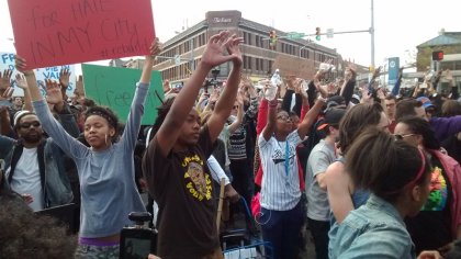 Protestas contra el racismo en una Baltimore militarizada