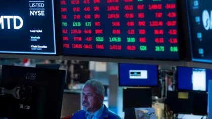 Se desploman las bolsas, suspenden Wall Street y el riesgo país superó los 3.100 puntos