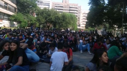 Córdoba: estudiantes del Deán Funes realizan una sentada por condiciones edilicias