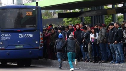 Paralizan choferes del Transantiago del eje Santa Rosa exigiendo protección ante el Coronavirus 