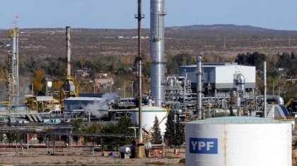 Caída inédita: las acciones de YPF tocan su piso histórico