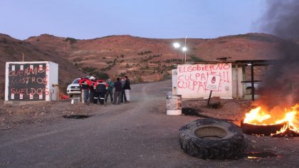 Por salarios adeudados los mineros de Andacollo paralizan y toman la planta