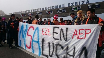 Amenazas de despidos: trabajadores tercerizados cortan acceso a aeropuerto de Ezeiza