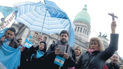 La liga antiderechos nuevamente a la carga en contra del aborto