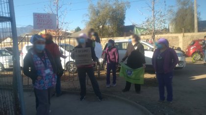 Con protestas reciben a Piñera y Mañalich en inaguración del Hospital Modular en el Sótero del Río