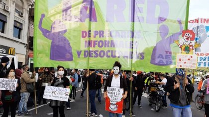 Dron: Protesta de la juventud precarizada en el centro porteño - YouTube