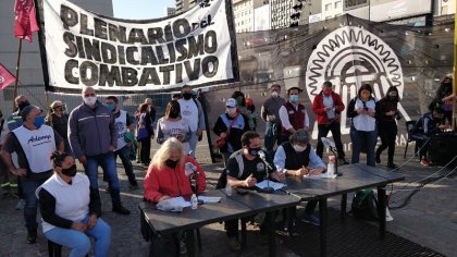 Conferencia de prensa del sindicalismo combativo en el obelisco porteño