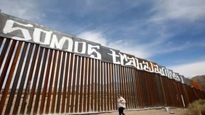 Trump afirma que su muro "frena" el COVID en Arizona, foco rojo en EE.UU.