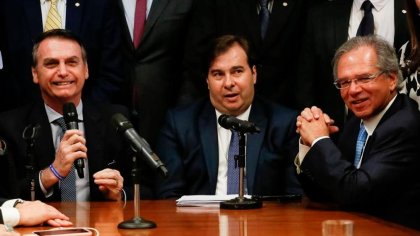 Bolsonaro quiere extender las leyes que facilitan suspensiones y recortes salariales