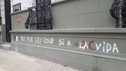 Sectores antiderechos agreden sede del PTS en La Plata