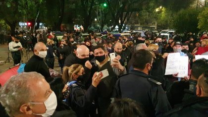 "Espert, sos la gorra”: el excandidato derechista fue a bancar el amotinamiento policial