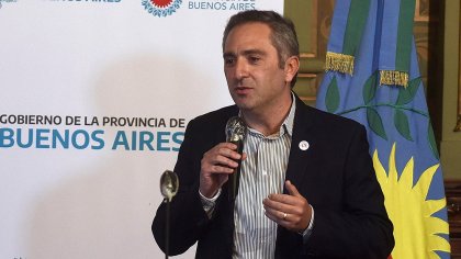 Larroque generoso con la Bonaerense: el aumento será "lo más completo y abarcativo posible"