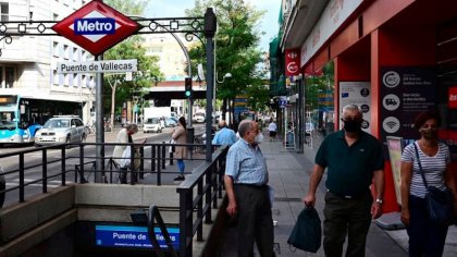 Patrones a una trabajadora de Vallecas: "No te quites la mascarilla y haz el favor de no utilizar el cuarto de baño"